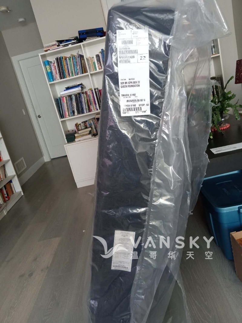 240927200800_15，原价169 仍在包装袋里--全新Serta Queen-Size床箱（公司送货时有两处很小的口子--胶带粘上即可）.jpg